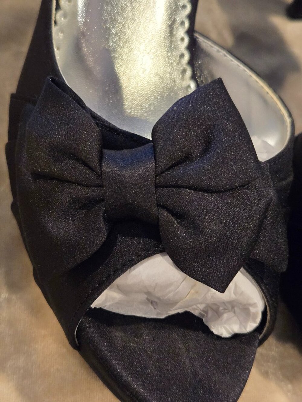 Michaelangelo Maribelle Black Bow Satin Peep Toe 4 in Heels Size 9M - Picture 13 of 16